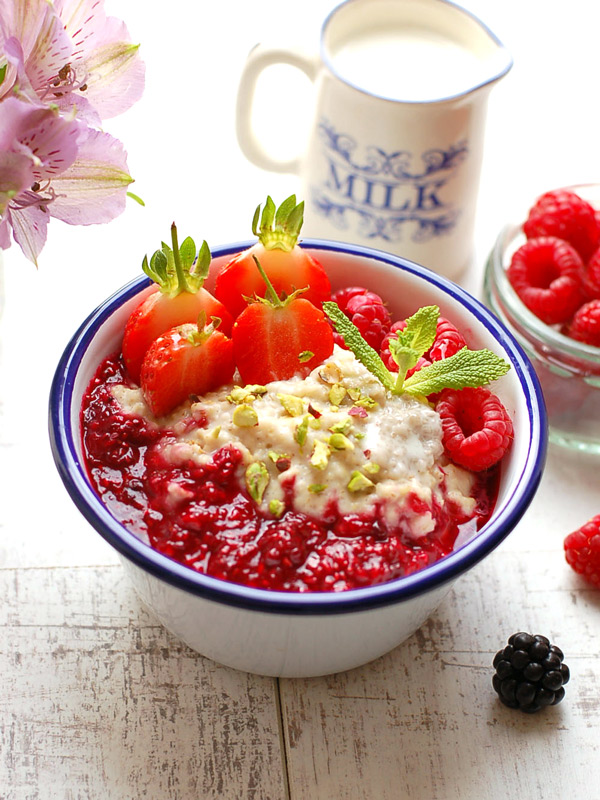 Porridge with Cardamom & Berry Compote