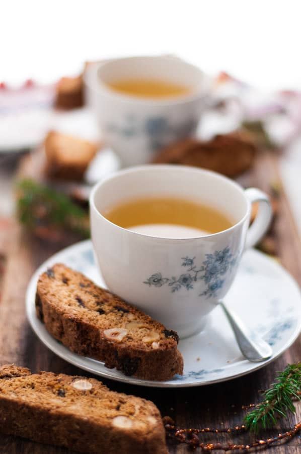 Traditional biscotti with amaretto and cranberries. Ideal festive treat, perfect for dunking in a tea or coffee! | via @annabanana.co