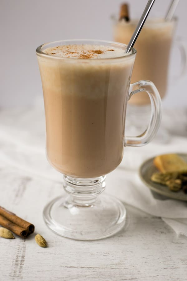 Spicy chai latte made with cashew milk. | via @annabanana.co