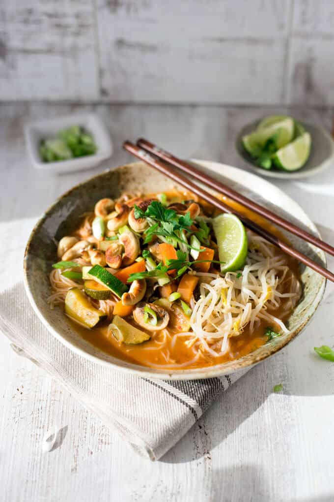Super easy and quick recipe for Thai red curry noodles! | via @annabanana.co