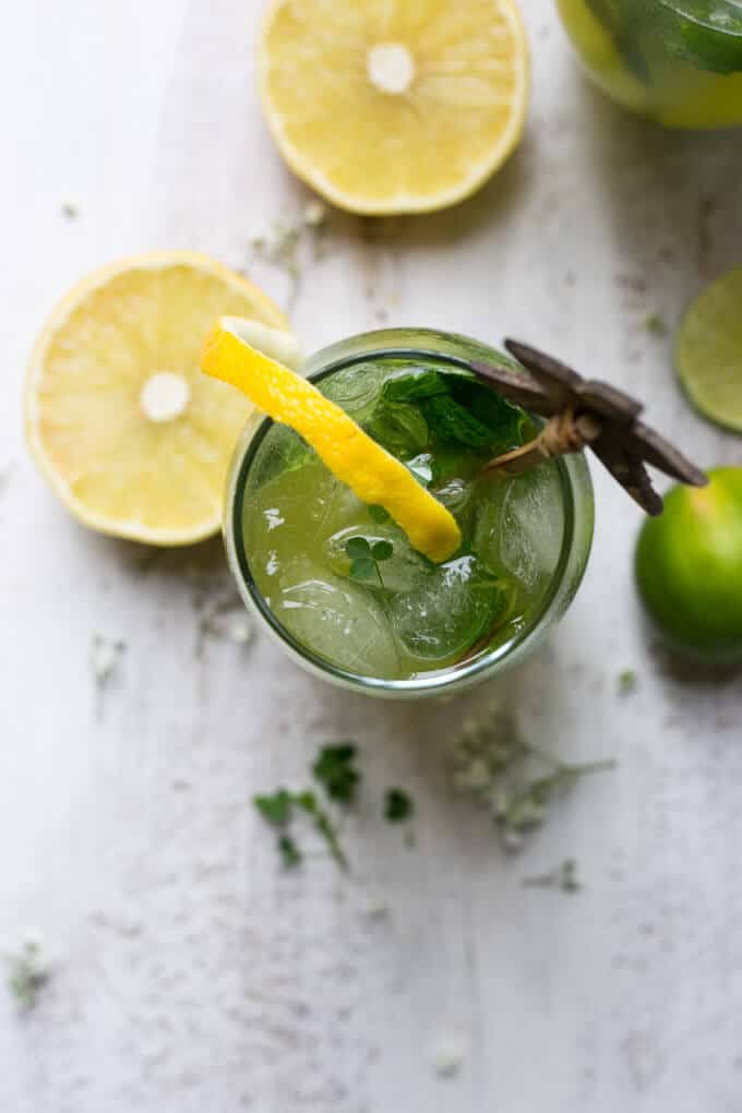 Super fragrant bergamot mojito recipe! Refreshing classic cocktail with a twist, perfect green drink for St Patrick's Day! | via @annabanana.co