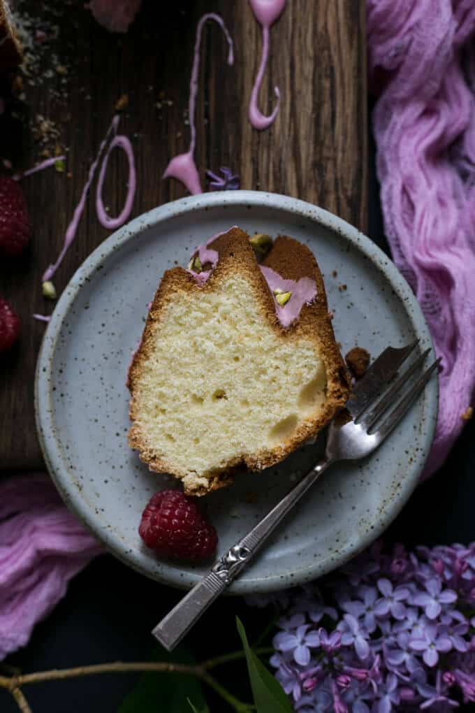 Soft and fragrant lemon bundt cake with pink icing | via @annabanana.co