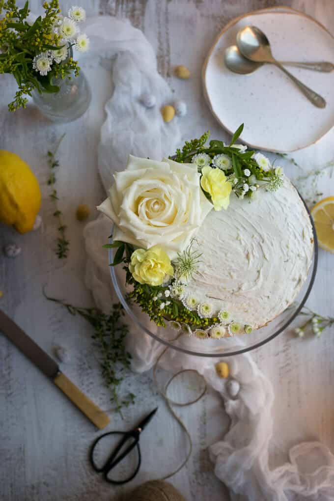 Delicious Vegan Lemon and Thyme Sponge Cake | via @annabanana.co