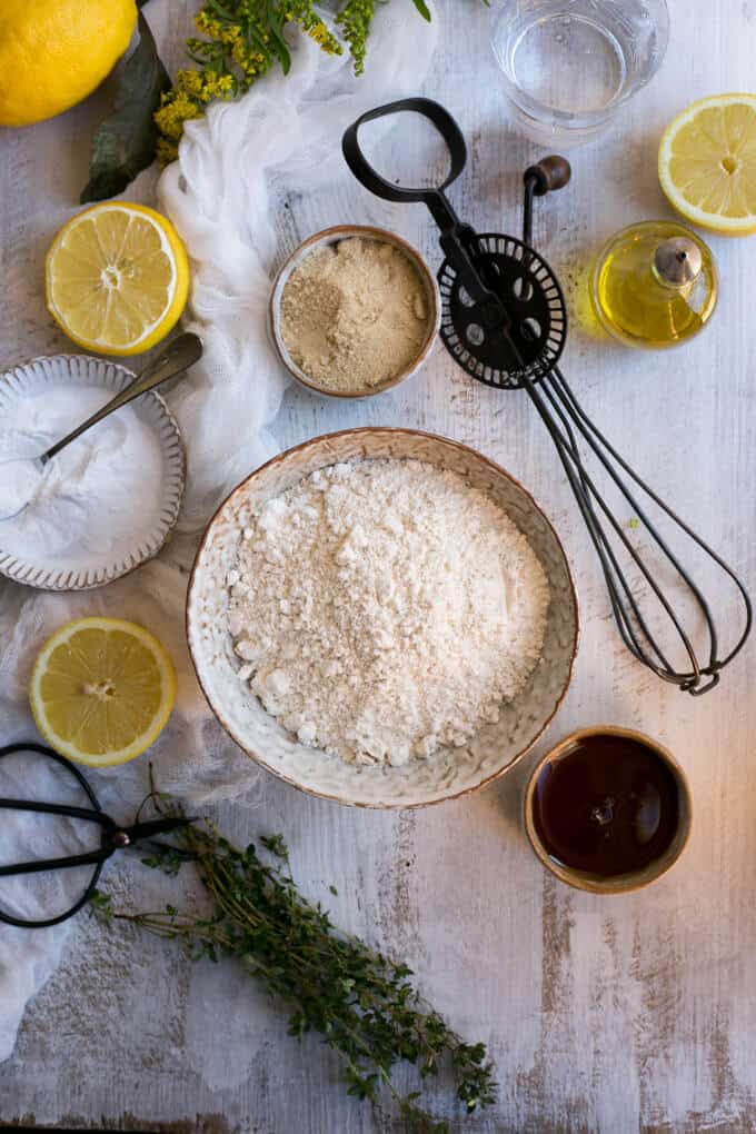 Light and sweet vegan lemon cake infused with thyme | via @annabanana.co