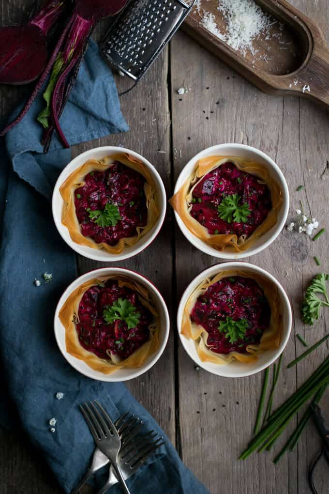 Crispy filo pastry tarts with beetroot, cream cheese and chives | via @annabanana.co