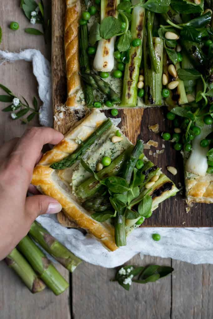 Charred asparagus tart made with butter bean paste and spring greens | via @annabanana.co