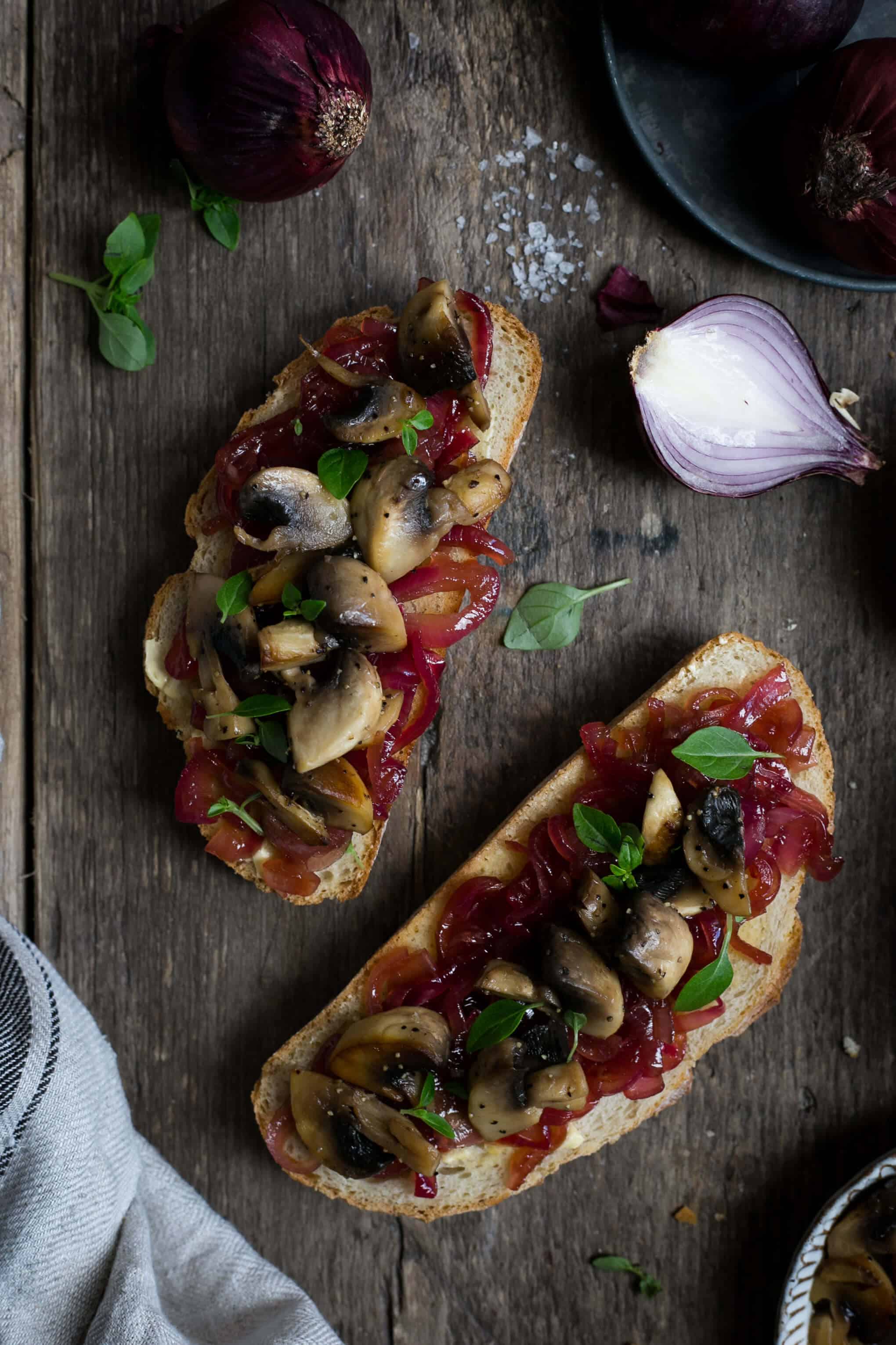 Delicious red onion jam, easy to make, perfect as a sandwich spread. | via @annabanana.co