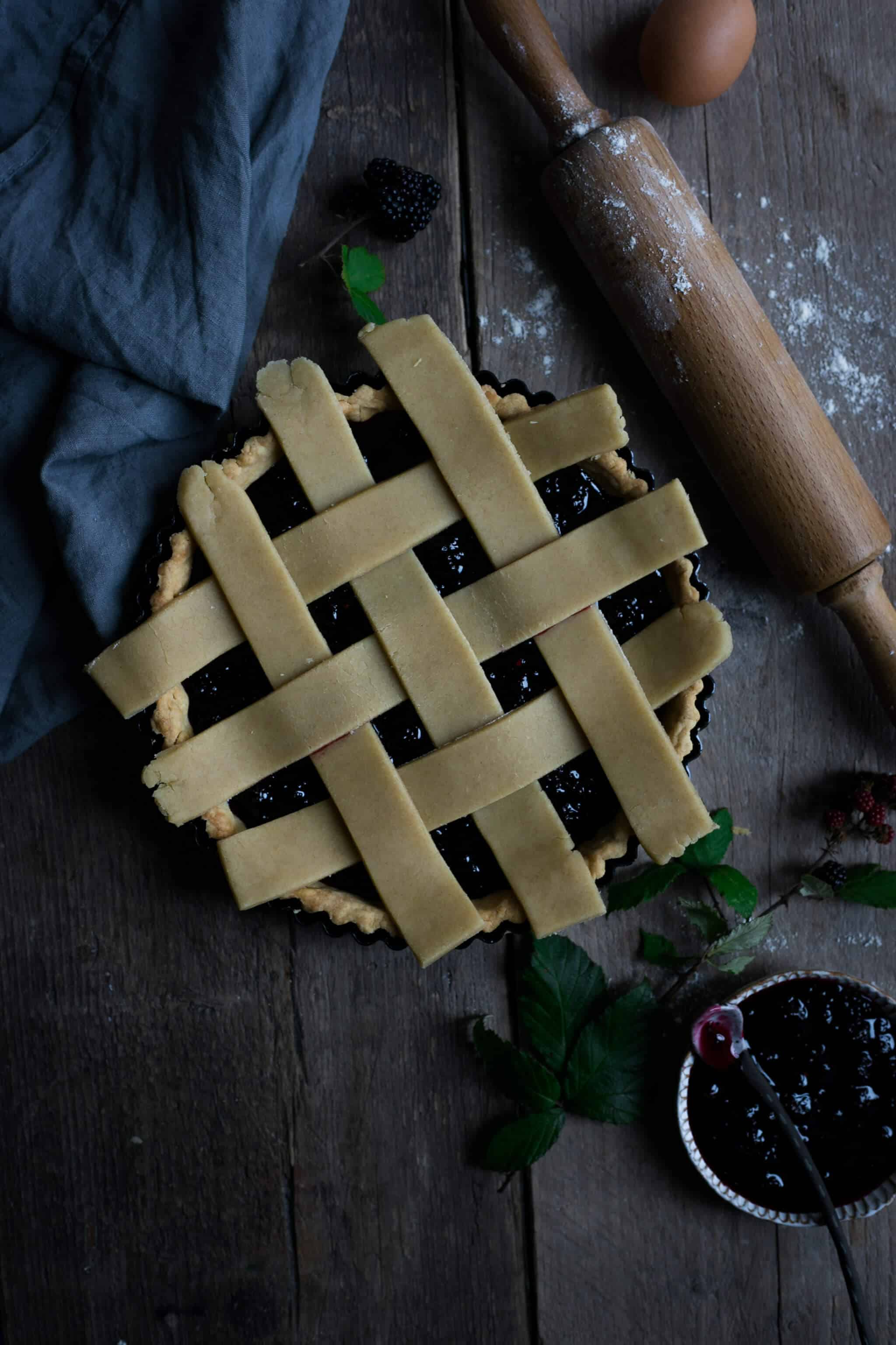 Lattice tart filled with homemade blackberry jam | via @annabanana.co