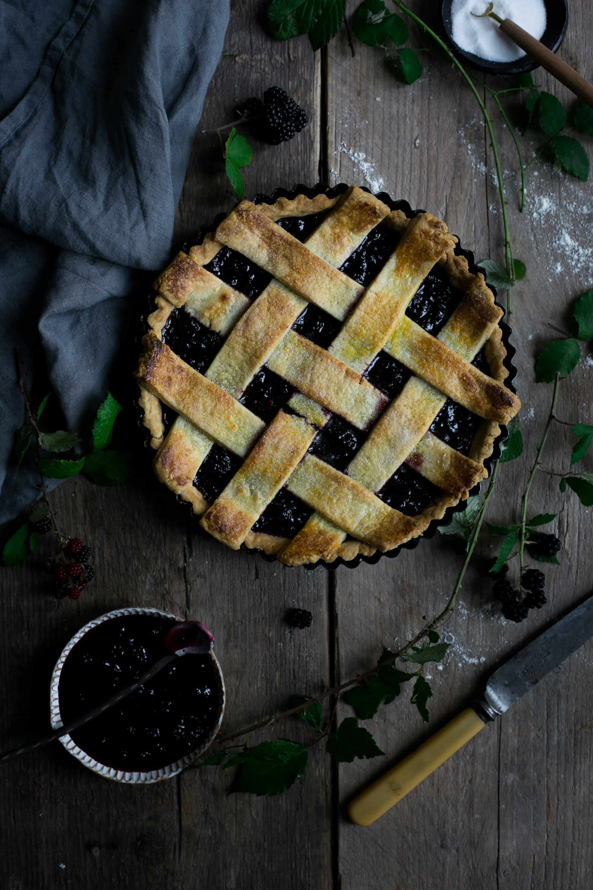 Homemade blackberry and lattice tart | via @annabanana.co