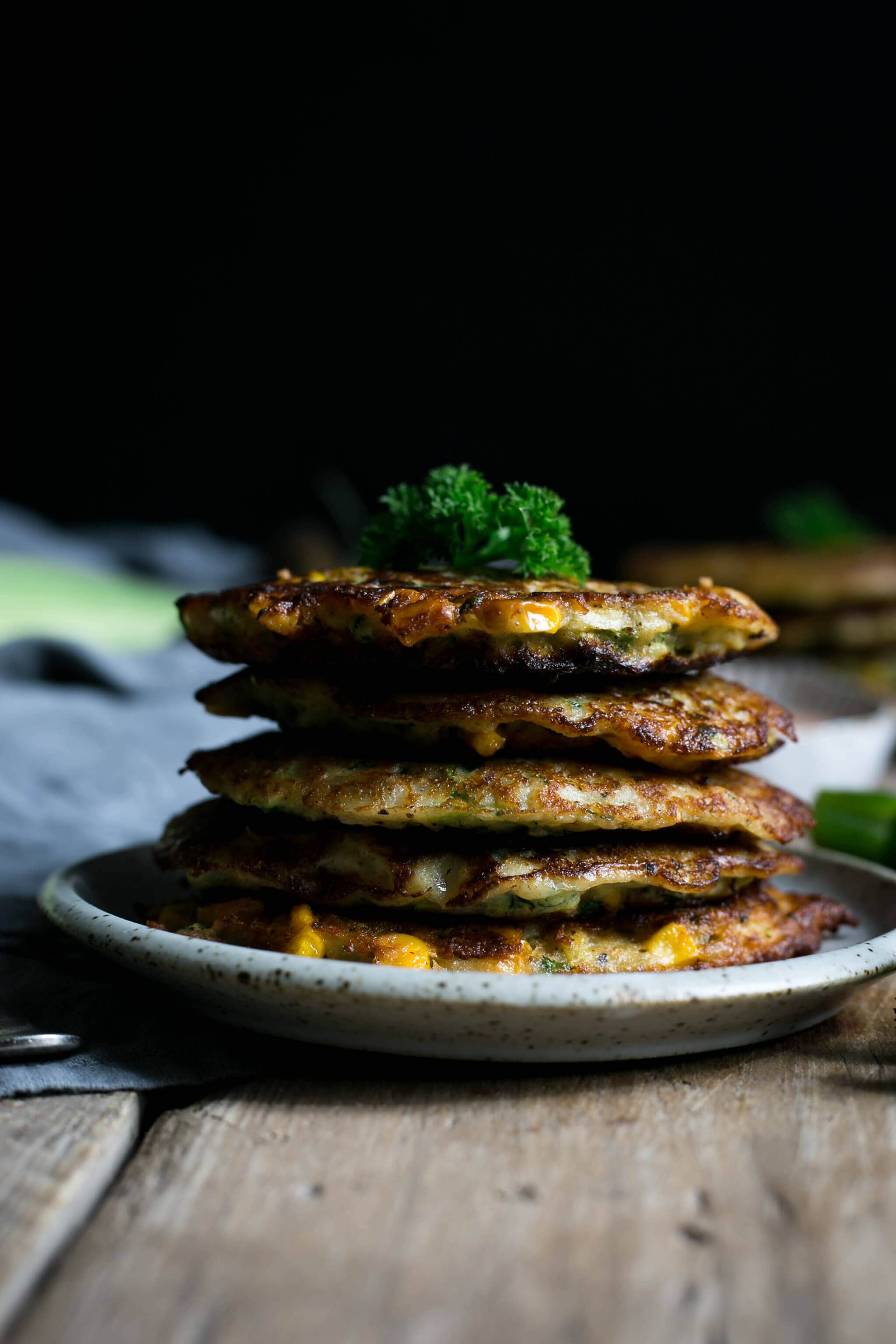 Delicious courgette and corn fritters with hot Sriracha dip | via @annabanana.co