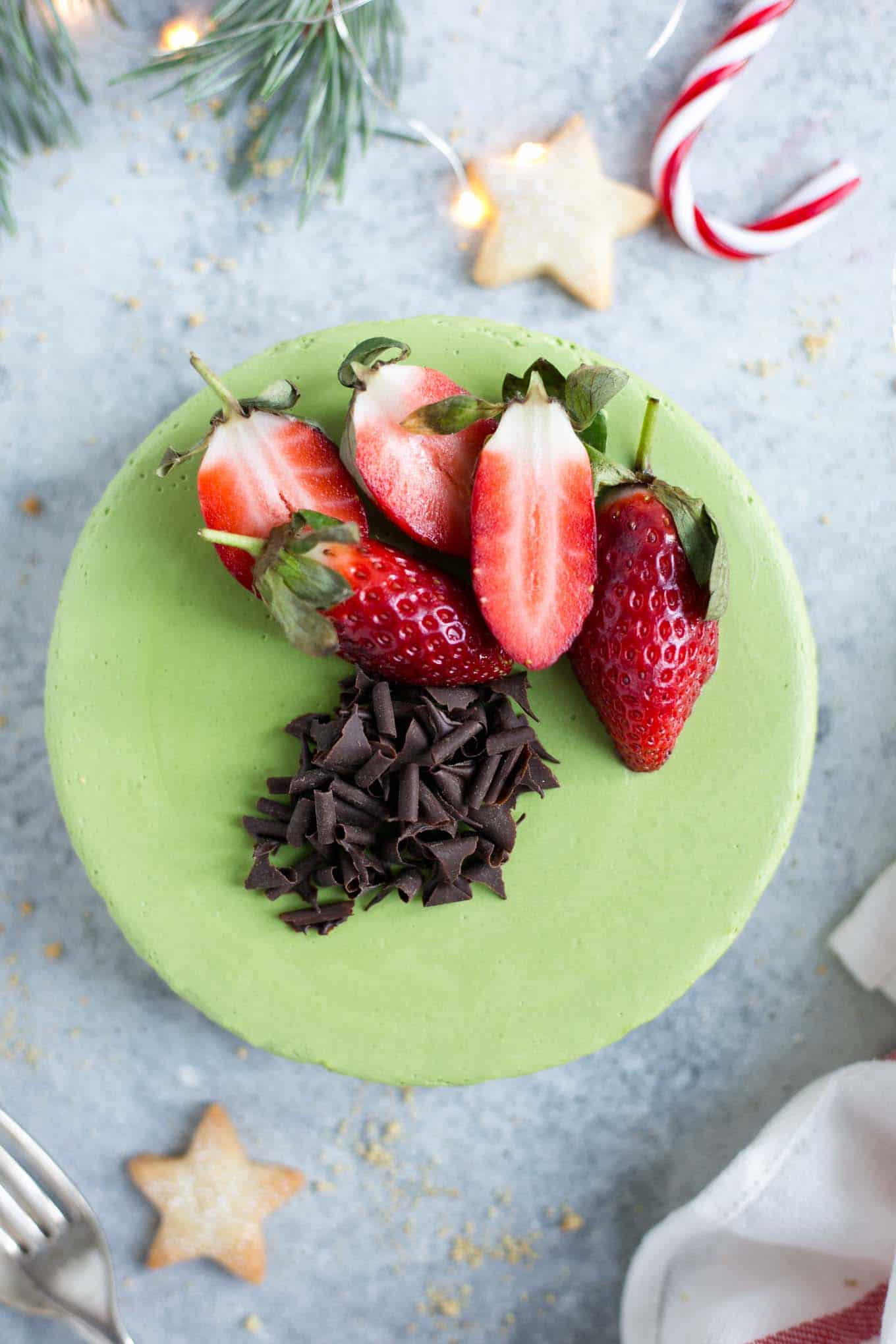 The creamiest matcha and ginger cheesecake! Soft and velvety texture, delicious and easy to make! #cheesecake #vegan #matcha #dairyfree | via @annabanana.co