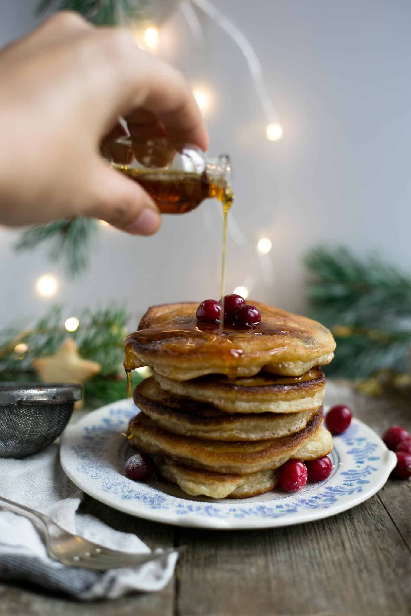 Rum & raisin pancakes, ultimate breakfast for #Christmas morning! #vegan #dairyfree #pancakes | via @annabanana.co
