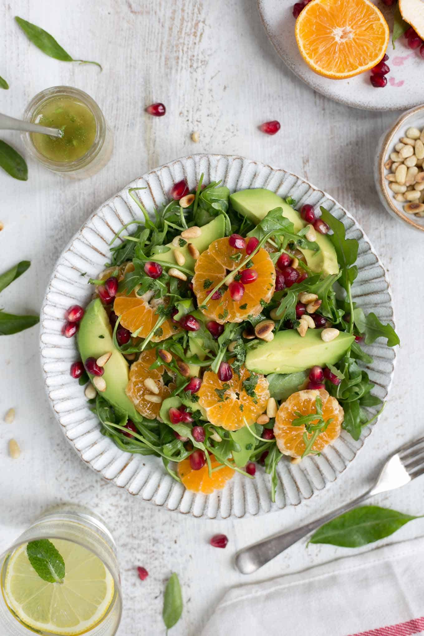 Refreshing clementine salad with avocado and pomegranate, drizzled with tangy dressing #vegan #salad #clementine | via @annabanana.co