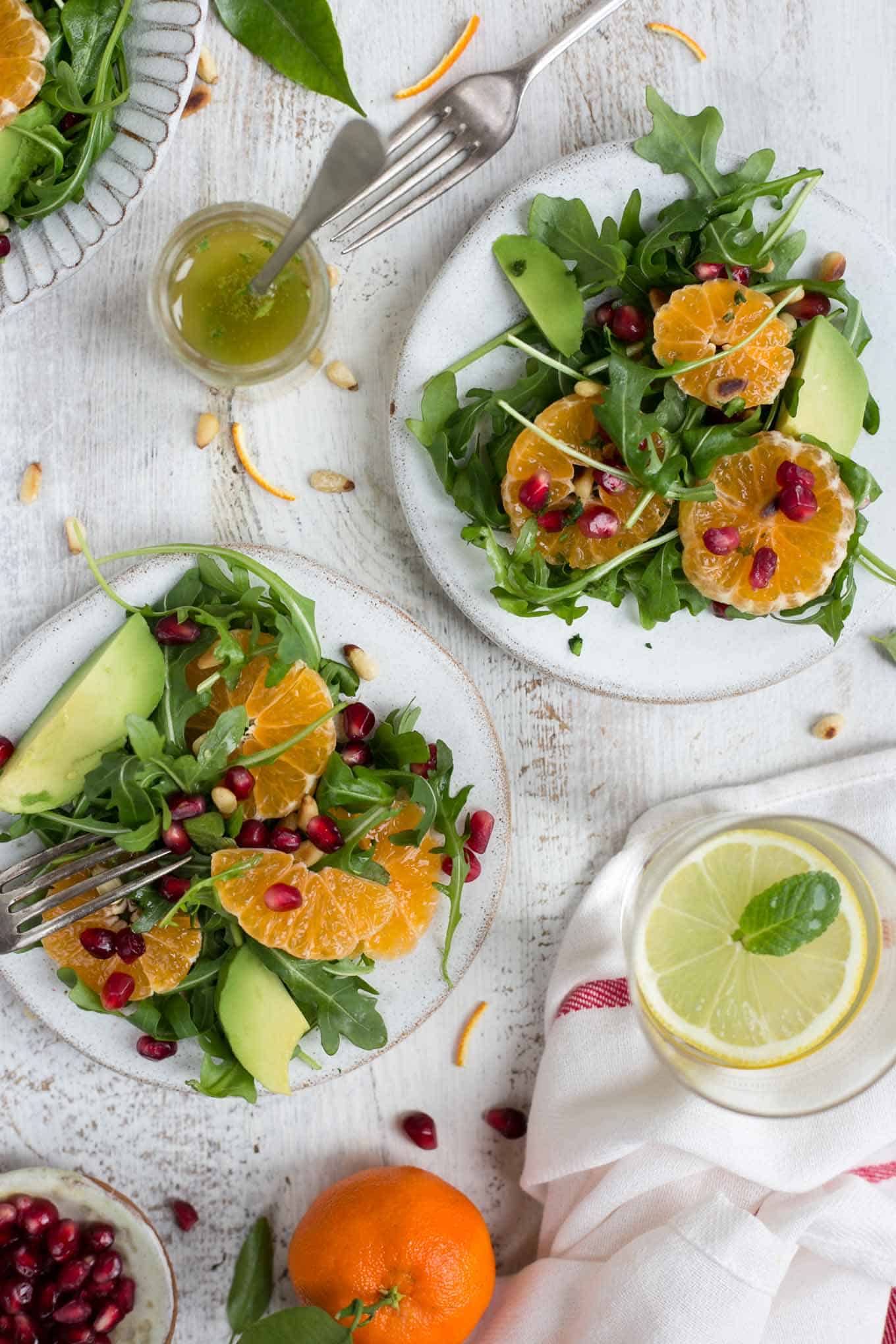 Easy and super- clean clementine salad with avocado and pomegranate #vegan #dairyfree #salad #healthy | via @annabanana.co