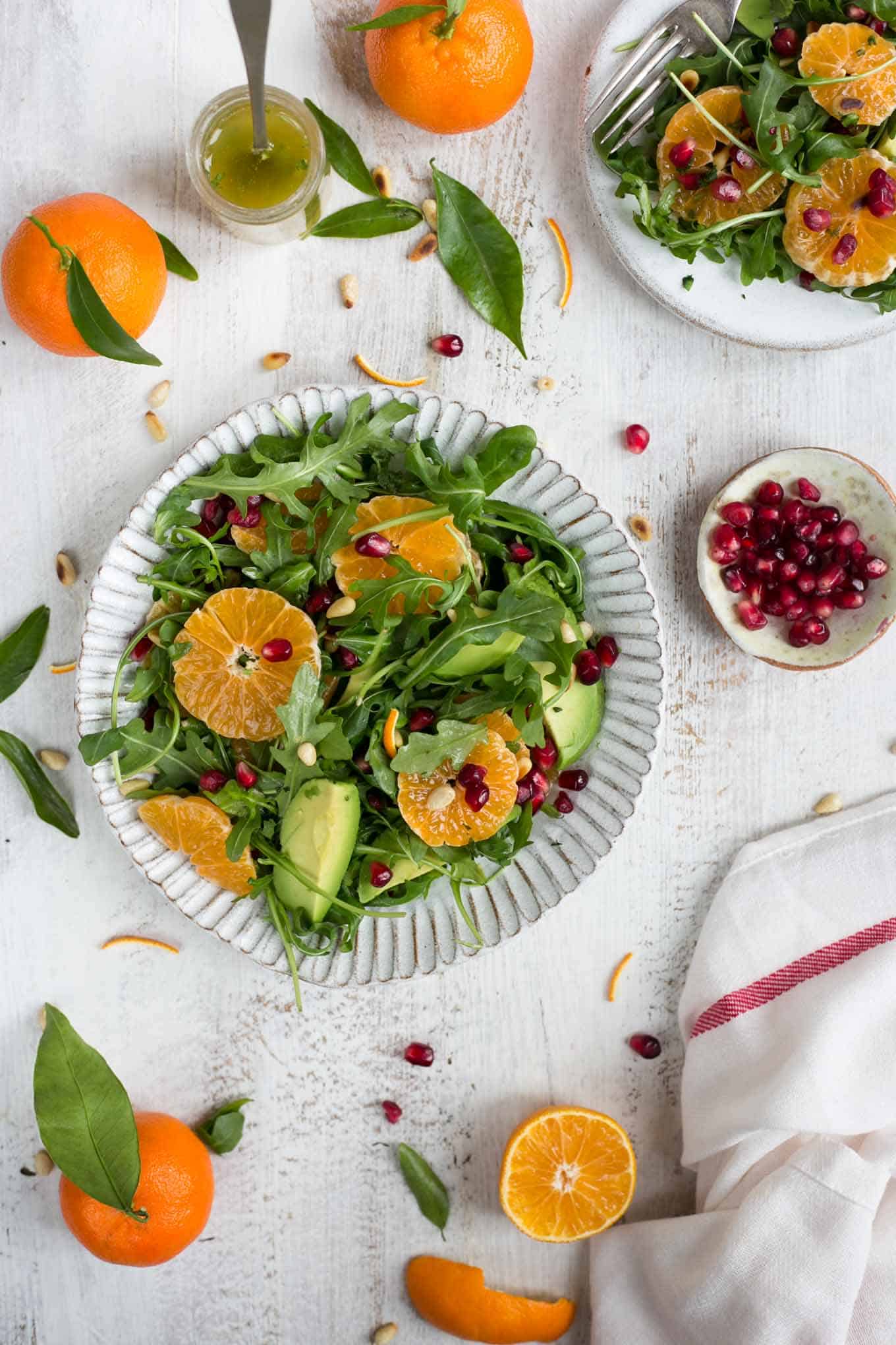 Refreshing avocado and clementine salad with juicy pomegranate and tangy dressing #vegan #salad #healthy | via @annabanana.co
