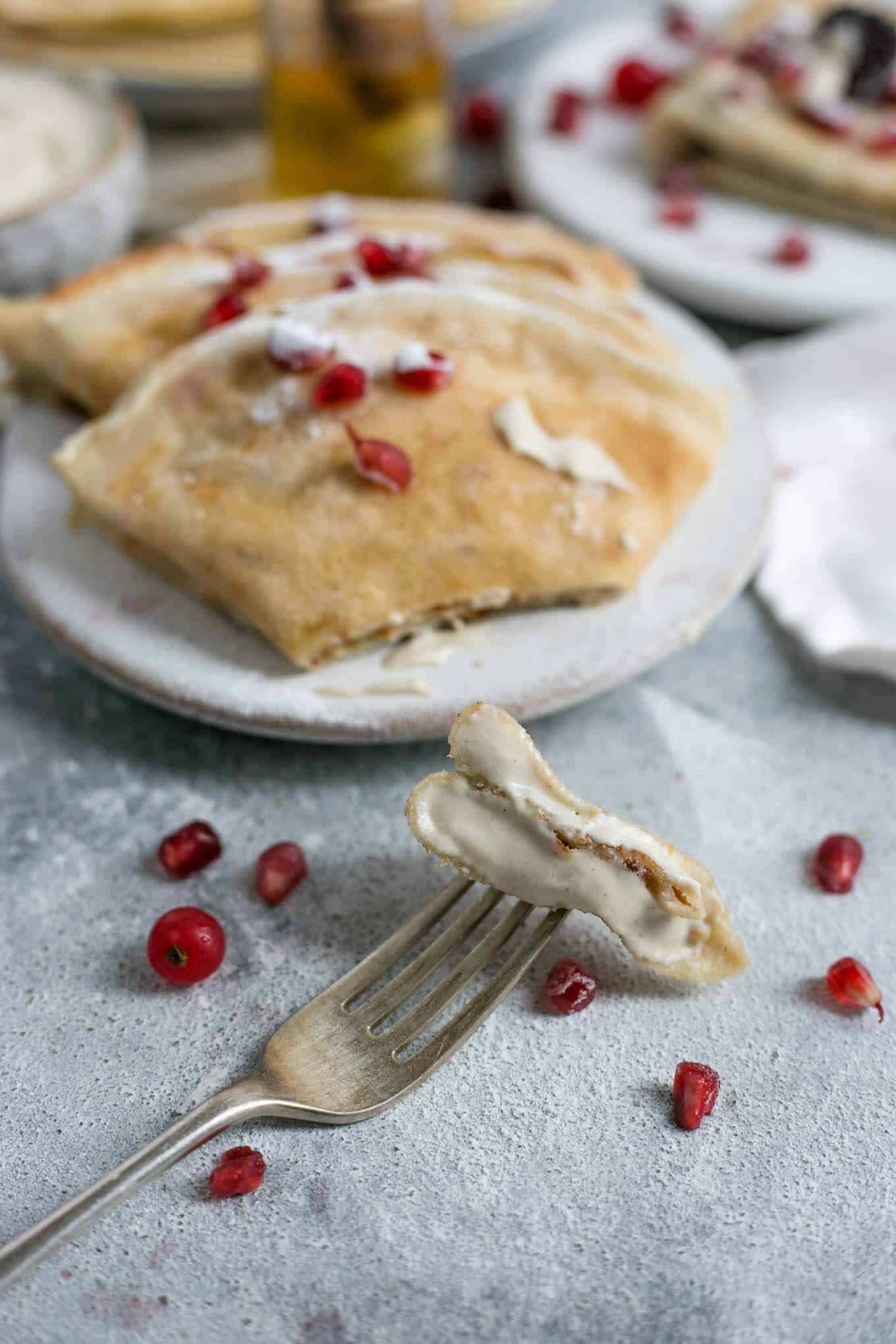 Super tasty, easy and delicious vegan french crepes! Only handful of ingredients, perfect breakfast or dessert! #vegan #breakfast #crepes | via @annabanana.co