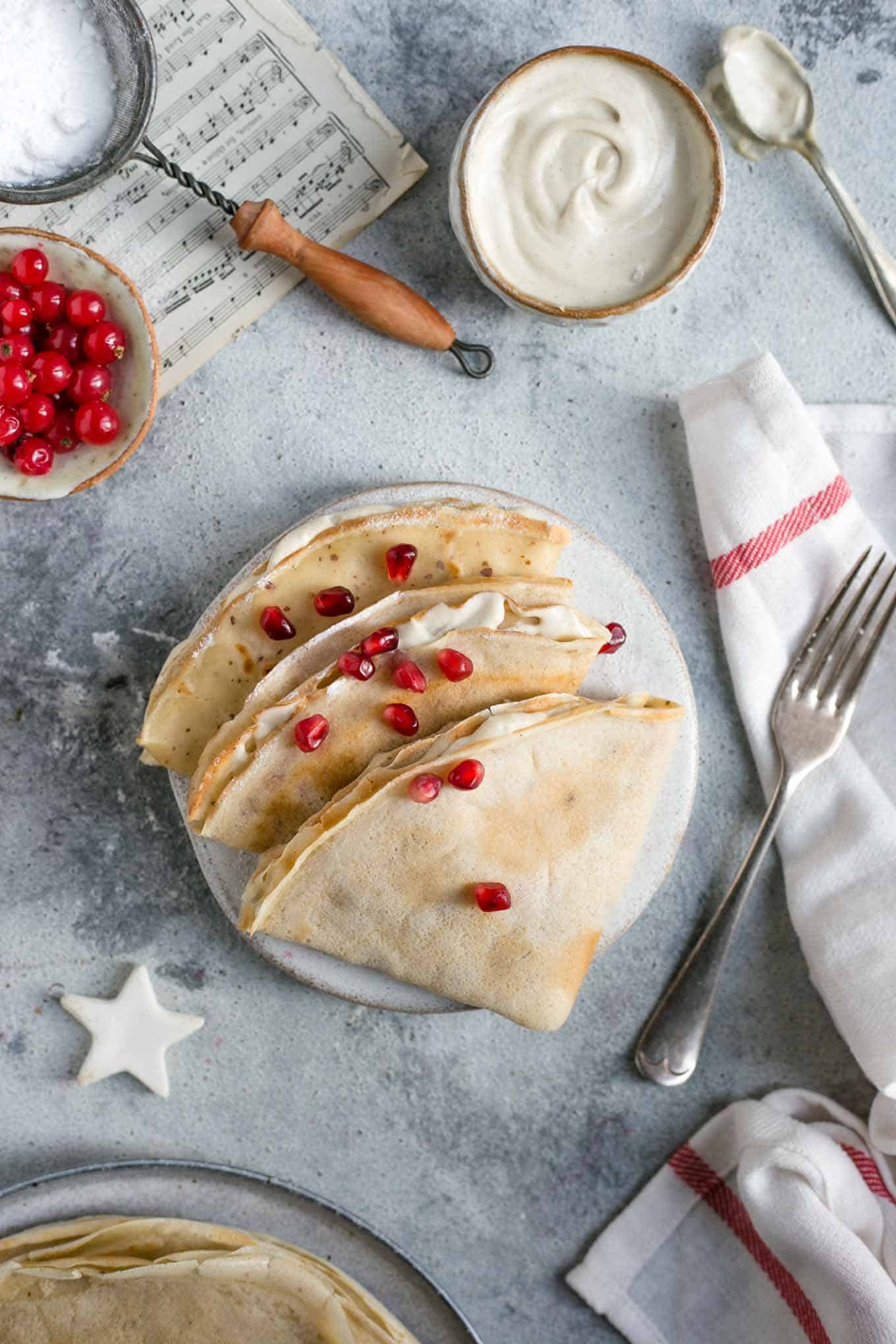 Delicious and delicate french crepes, ideal for breakfast or as a dessert #vegan #crepes #plantbased | via @annabanana.co