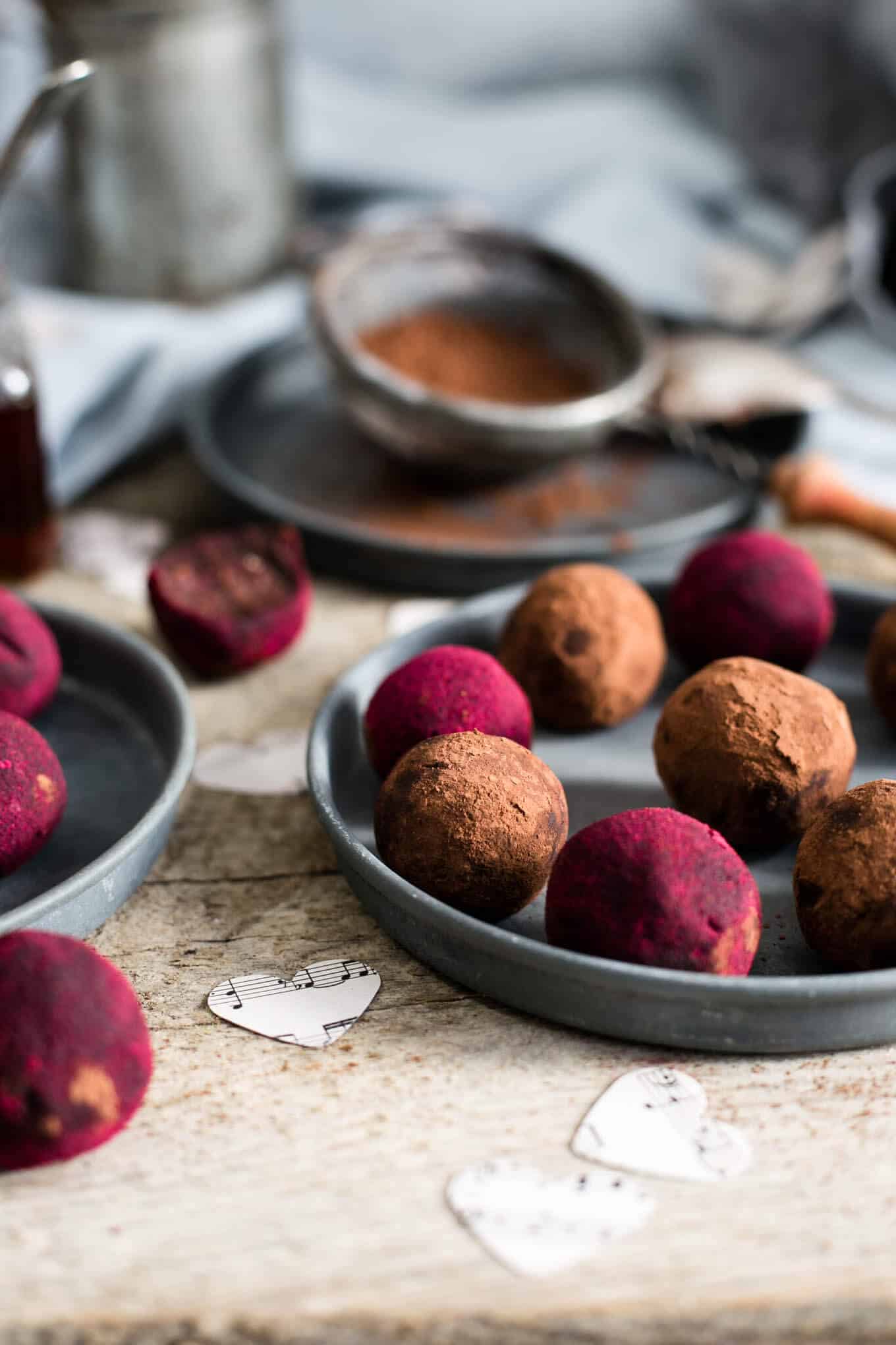 Easy and absolutely delicious recipe for chocolate and peanut butter truffles #refinedsugarfree #dairyfree #vegan | via @annabanana.co