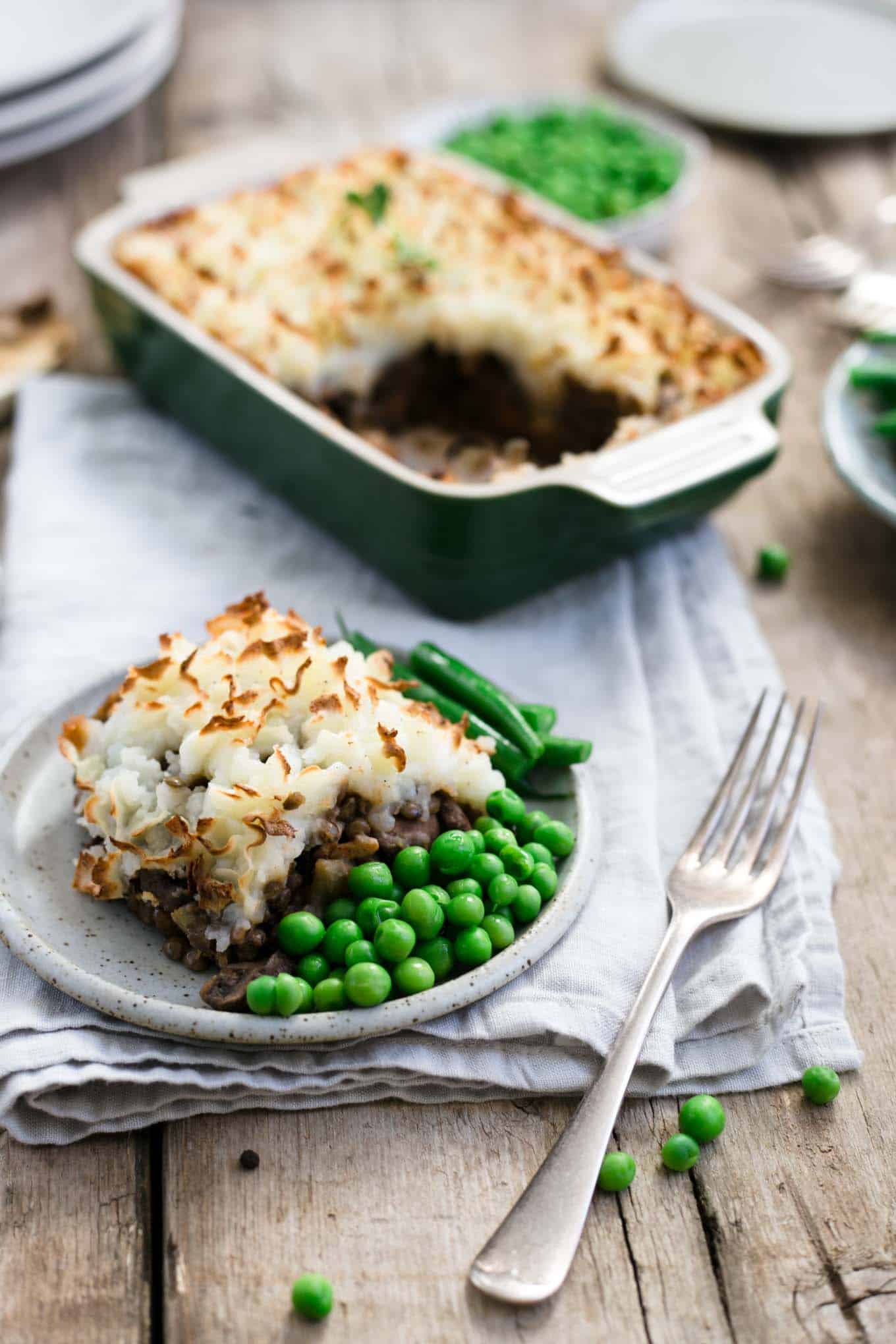 Comforting and delicious lentil shepherd's pie recipe #vegan #comfortfood #shepherdspie | via @annabanana.co