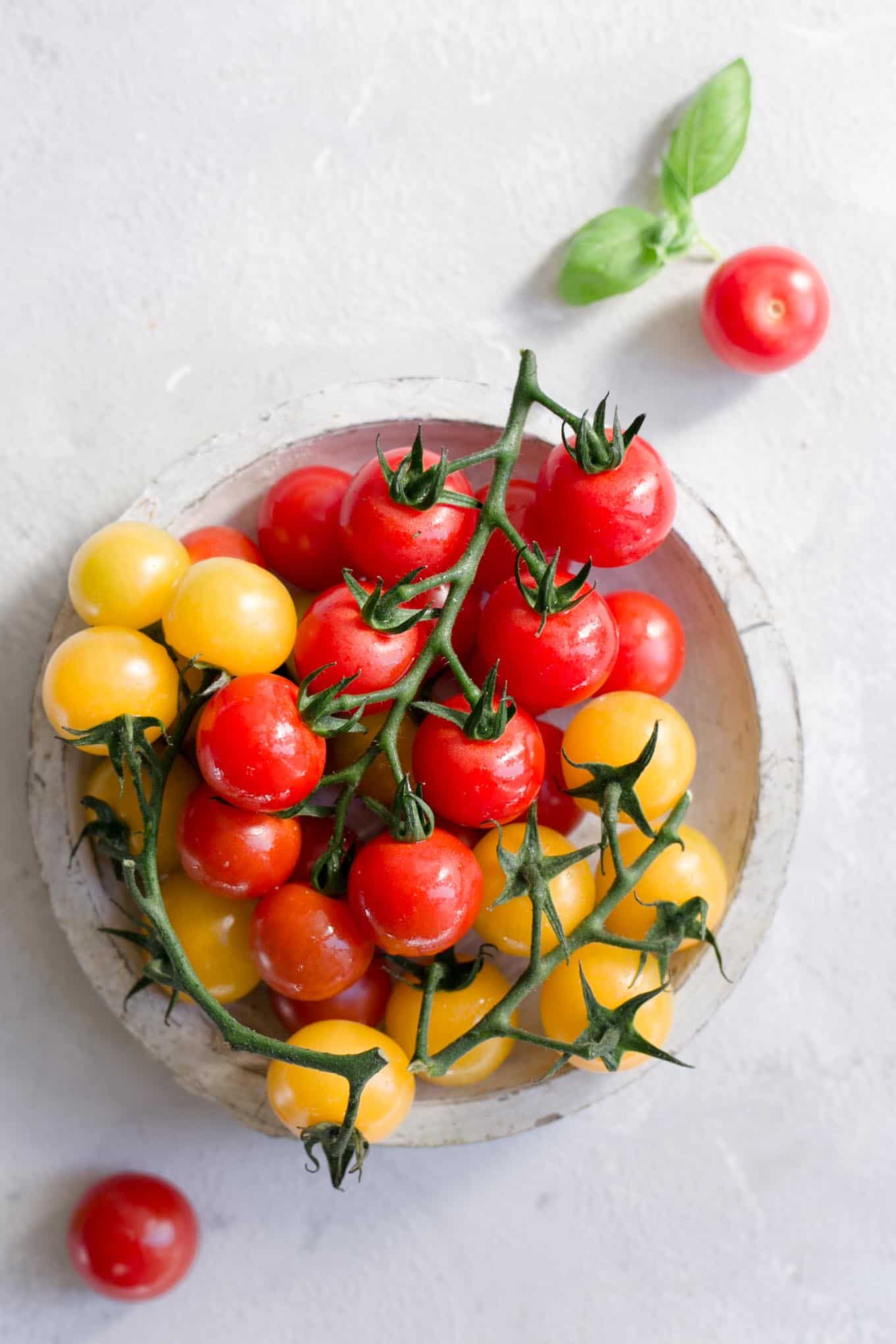 Super quick and easy pesto pasta with cherry tomatoes #vegan #healthyrecipe #veganfood | via @annabanana.co