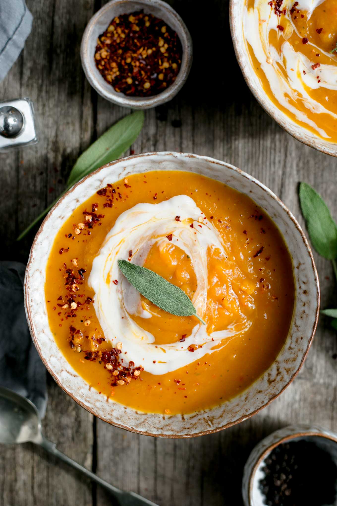 Butternut squash soup recipe #vegan #soup #healthy | via @annabanana.co