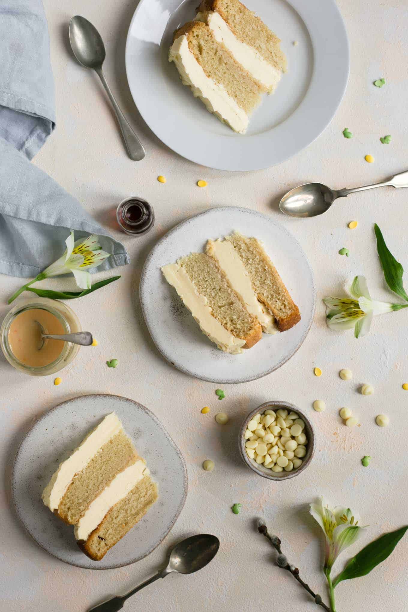 Delicious and indulgent white chocolate cake with blood orange curd #vegan #foodphotography #cake #dairyfree | via @annabanana.co
