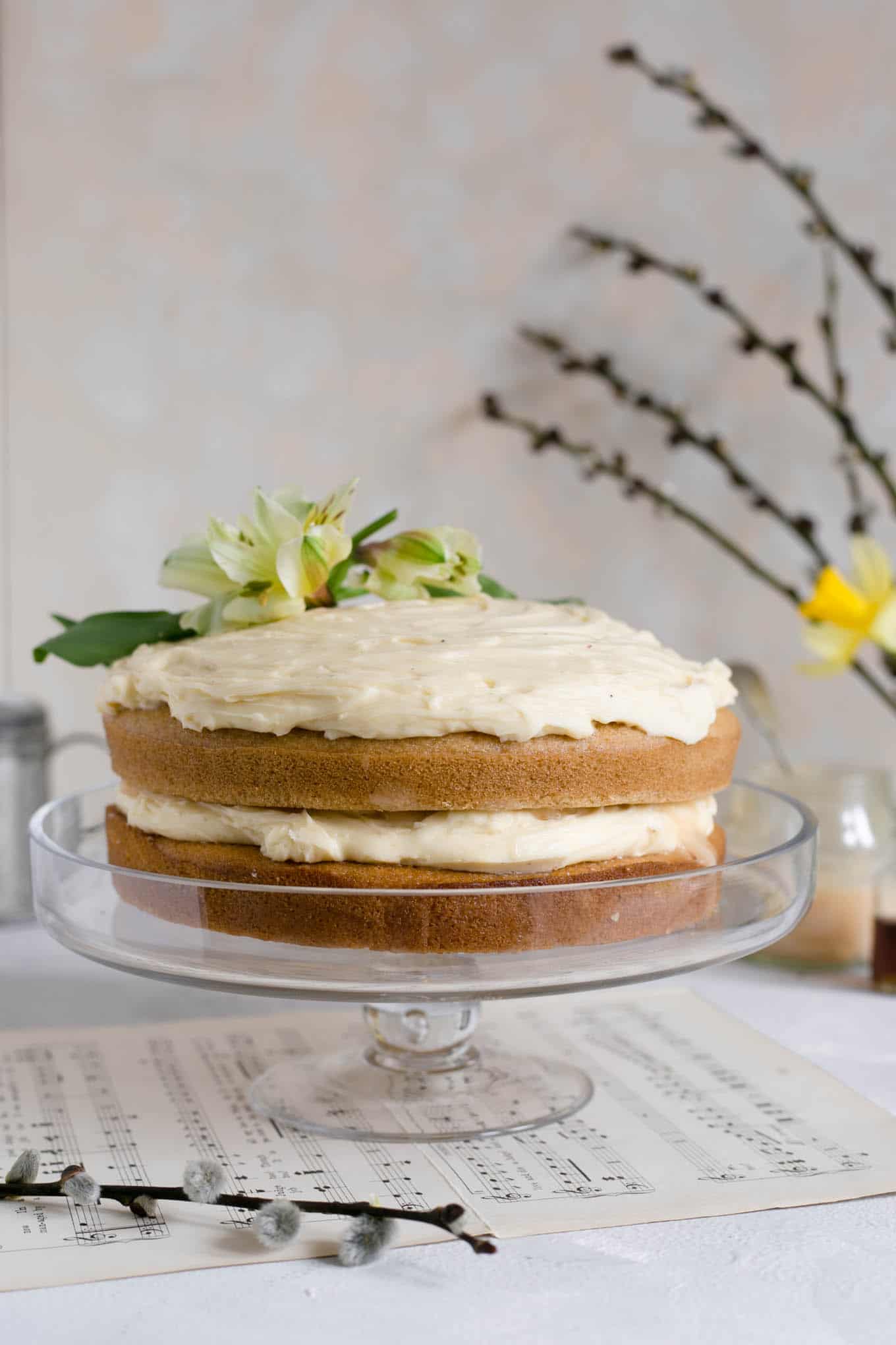 Stunning vegan white chocolate cake with blood orange curd #dairyfree #vegan #cake | via @annabanana.co