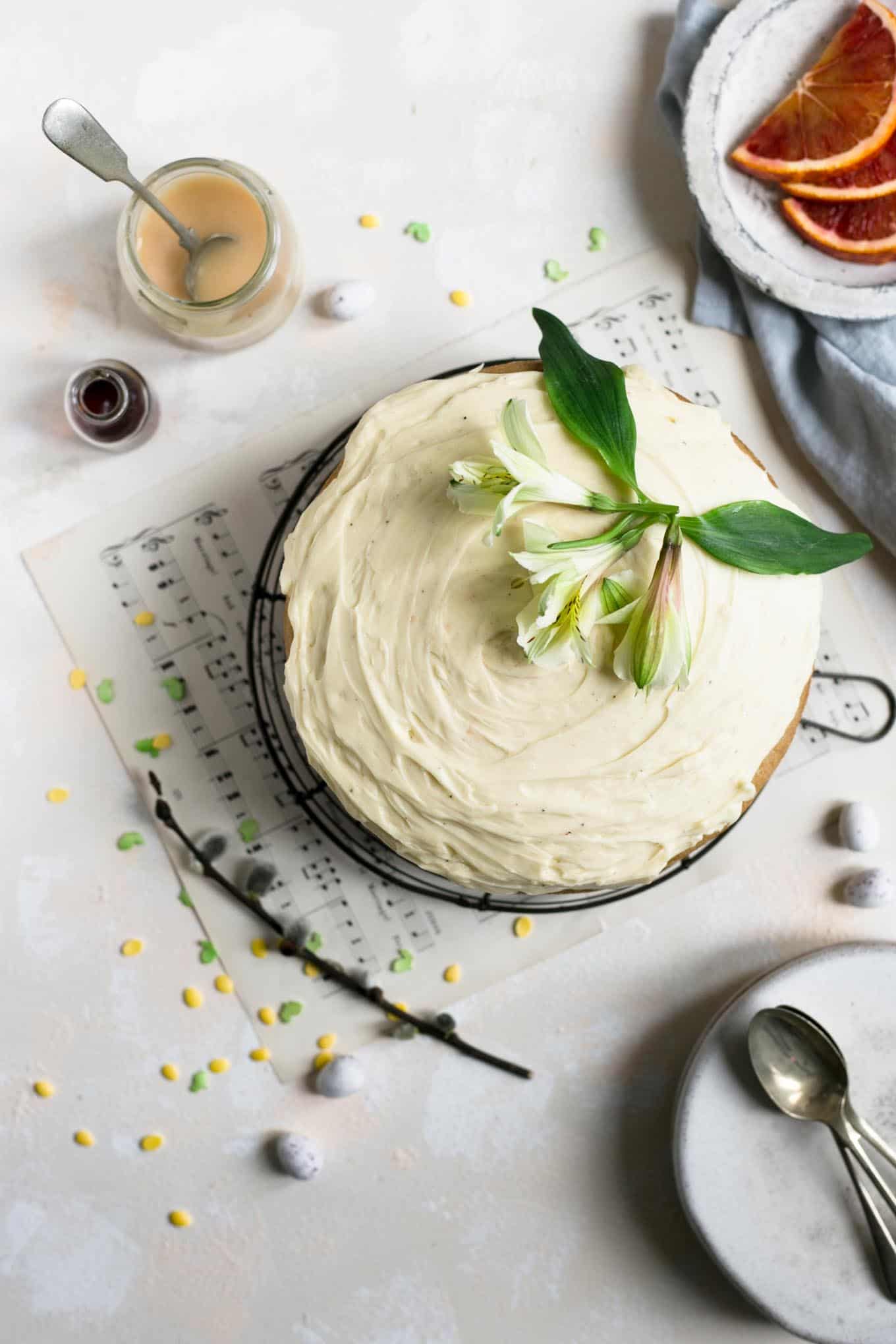 Vegan white chocolate and blood orange curd cake #vegancake #dairyfree #Easter | via @annabanana.co