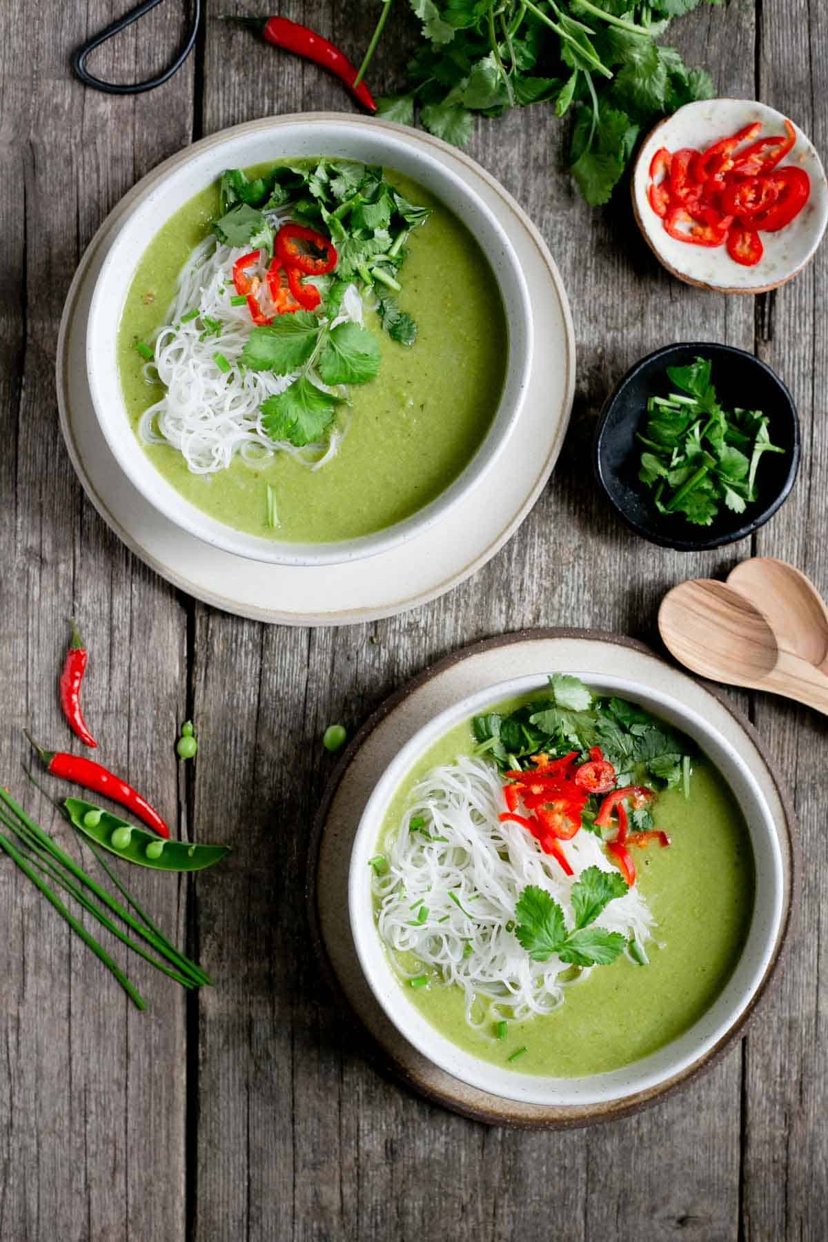 Thai style pea and apple soup, made with 7 ingredients, ready in under 30 minutes! #easyrecipe #healthysoup #vegan | via @annabanana.co