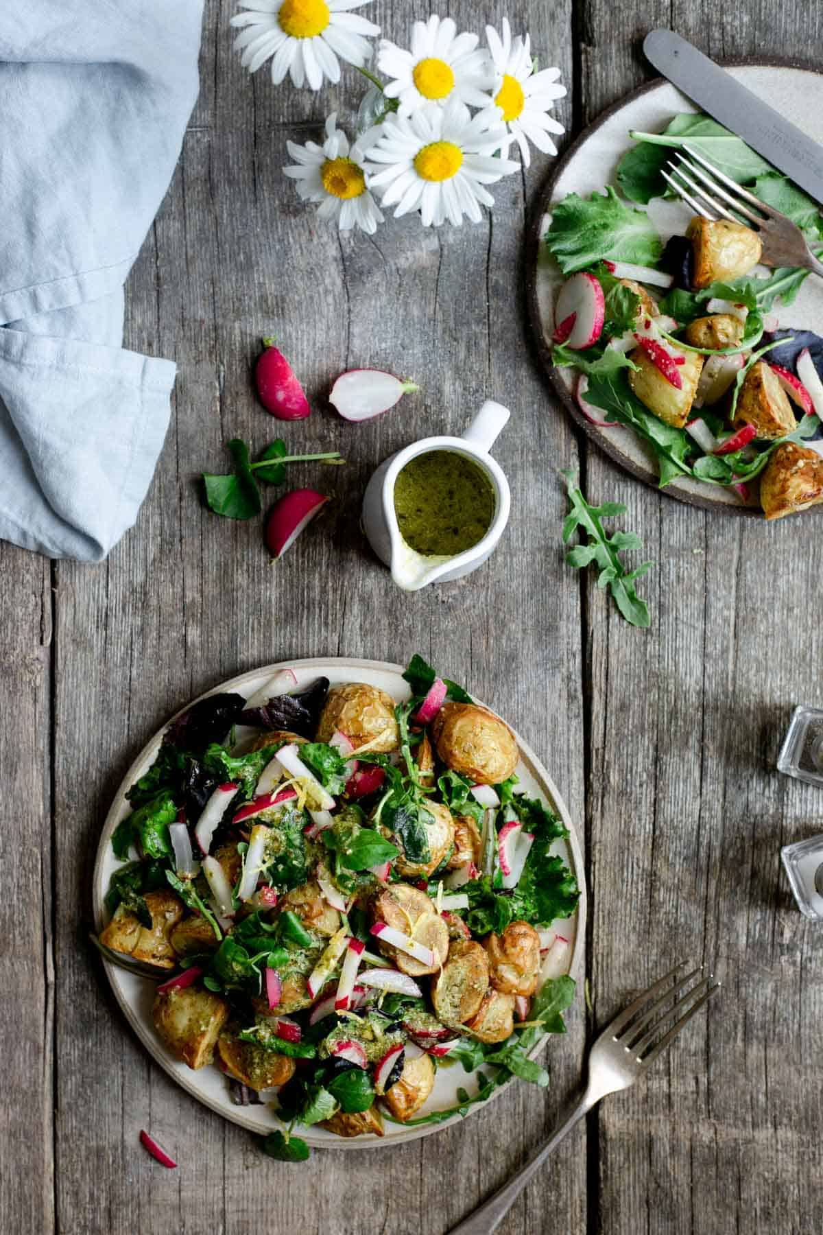 Roasted new potato salad, perfect summer lunch or dinner! #veganrecipe #healthymeal #newpotatosalad | via @annabanana.co