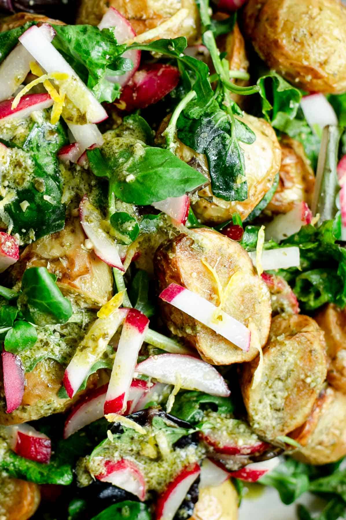 Fresh, healthy and quick roasted new potato salad with green pesto #newpotato #healthysalad #veganrecipe | via @annabanana.co