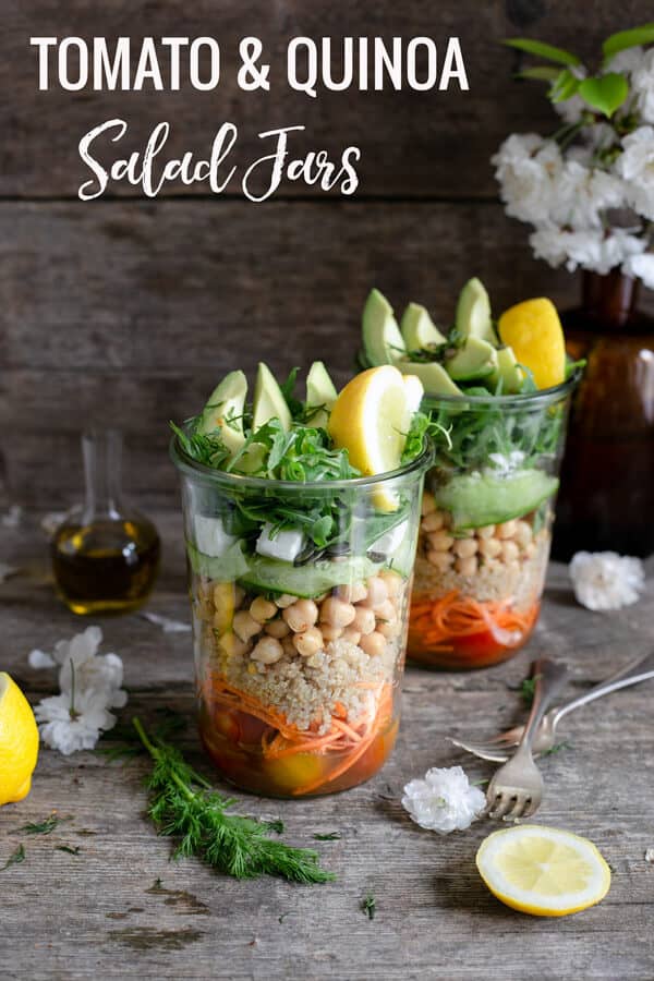 Delicious and fun recipe for tomato and quinoa salad jars! These are great for a healthy meal prep, ideal for work lunch or a picnic in the park! Ready in just 30 minutes! #veganrecipes #saladjar #mealprep #healthyrecipe | via @annabanana.co
