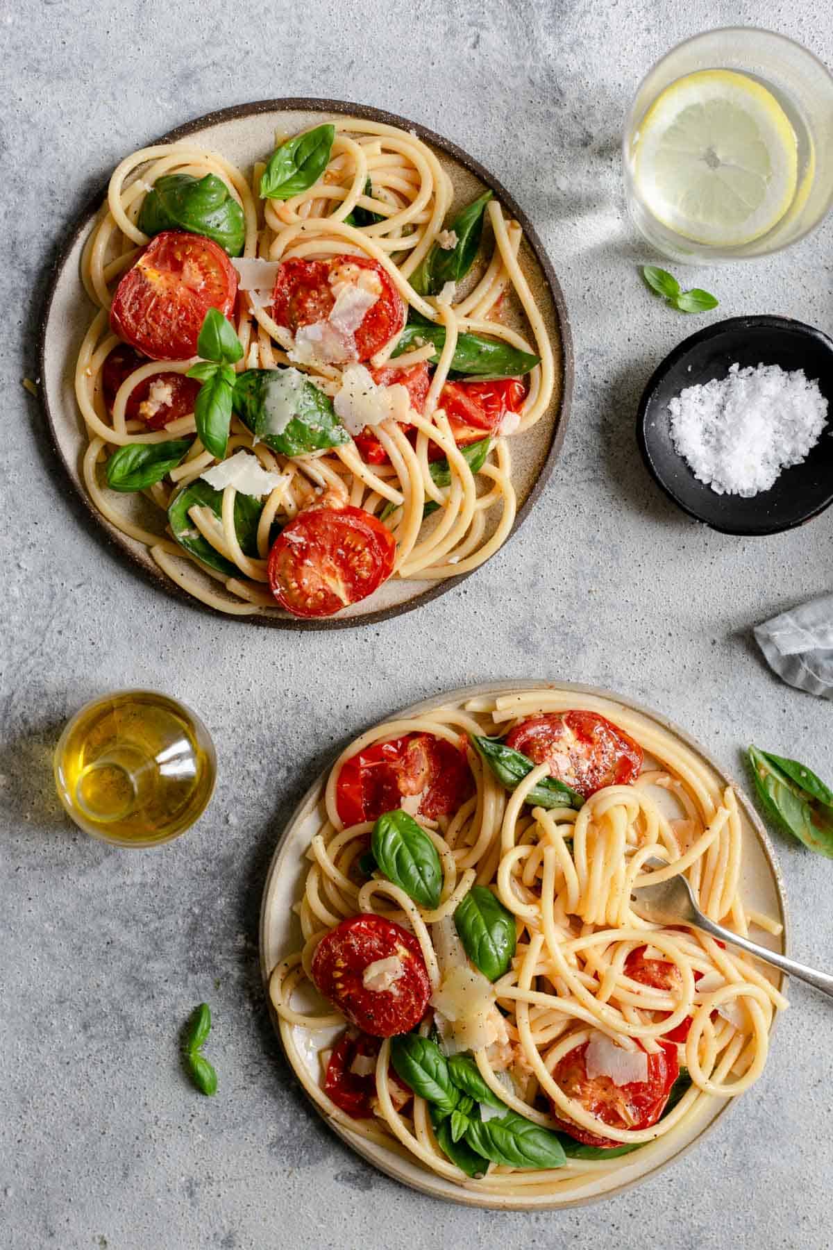 Beautiful and full of flavour bucatini pasta with roasted tomatoes and basil #simplerecipe #vegetarianrecipe #meatfree