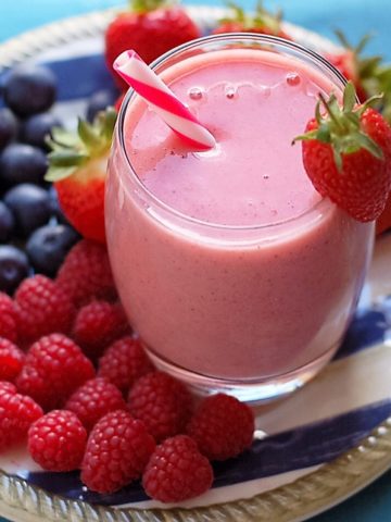 Strawberry and Redcurrant Smoothie | via @annabanana.co