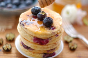 Blueberry Pancakes. Super fluffy, soft, packed with juicy berries. Vegan! | via @annabanana.co