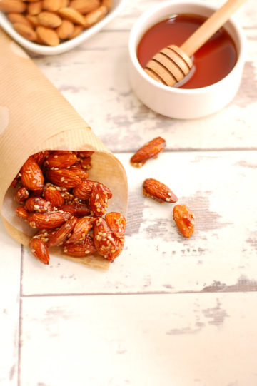 Crunchy Almonds with Maple Syrup and Sesame Seeds Glaze