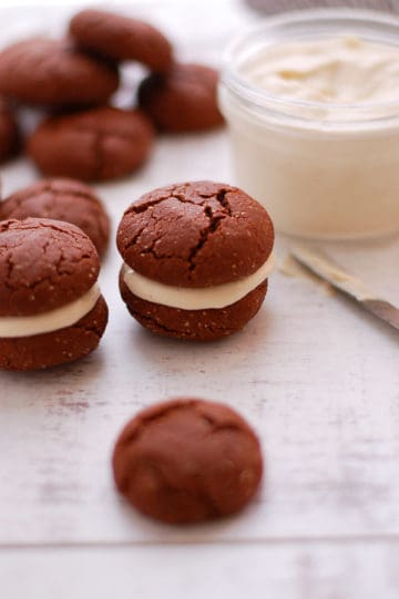 Chocolate Cookies with Cashew Cream
