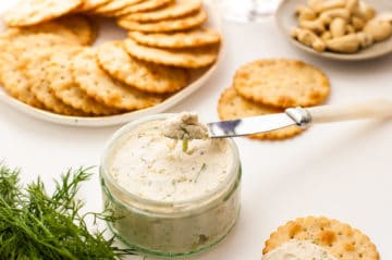 Delicious cashew cream cheese, stuffed with herbs, full of great flavors! Super easy to prepare, non dairy and vegan. | annabanana.co