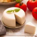 Vegan mozzarella cheese! Delicious, non- dairy alternative for all the cheese lovers. Super yummy and easy to follow recipe! | via @annabanana.co