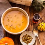 Delicious, full of flavour roasted pumpkin soup recipe. Soft, creamy and velvety bowl of goodness to keep you warm this Autumn! | via@ annabanana.co