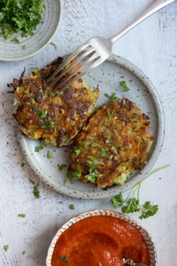Easy Recipe for Vegetable Fritters with smoky tomato salsa dip | via @annabanana.co