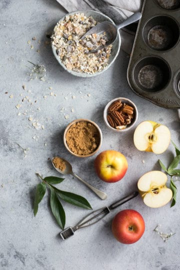 Breakfast Muffins with apple and pecans | via @annabanana.co