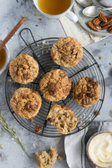 Easy recipe for delicious breakfast muffins with pecans | via @annabanana.co