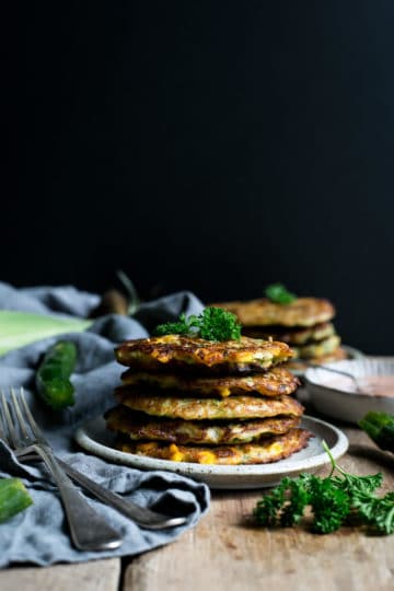 Courgette and sweetcorn fritters served with spicy Sriracha dip | via @annabanana.co