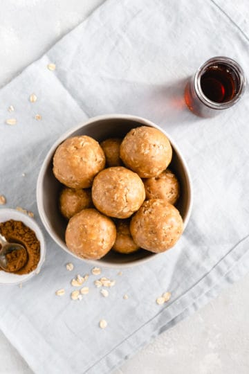 Super quick and easy coconut and peanut butter spiced energy bites! No-bake recipe for healthier and delicious snack! #energybites #veganrecipes #nobake #dairyfree | via @annabanana.co