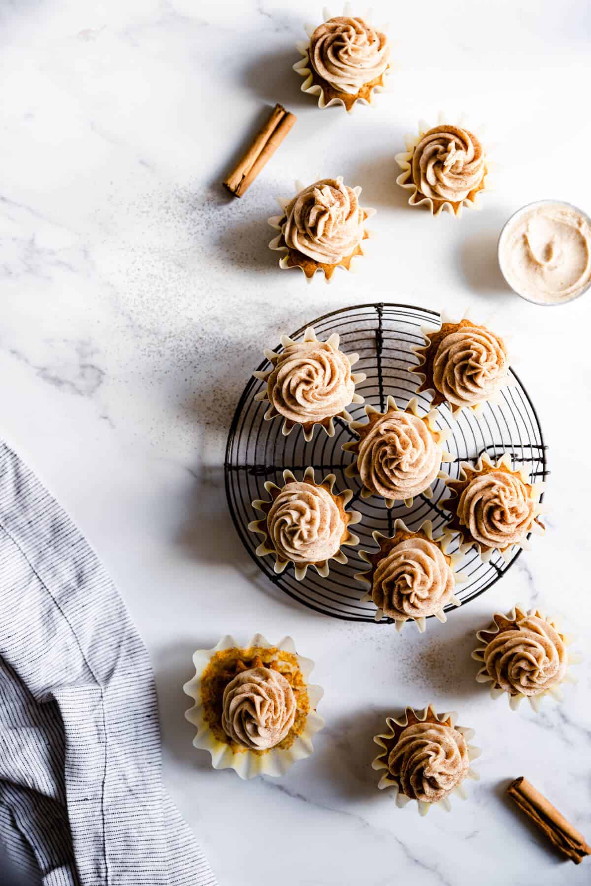 https://annabanana.co/wp-content/uploads/2019/10/Pumpkin-and-Chai-Cupcakes-27.jpg