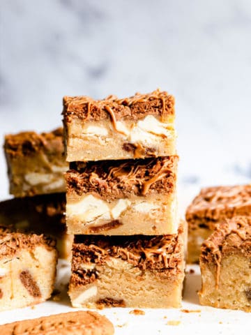 straight ahead close up angle of 3 biscoff blondie bars stacked on top of each other