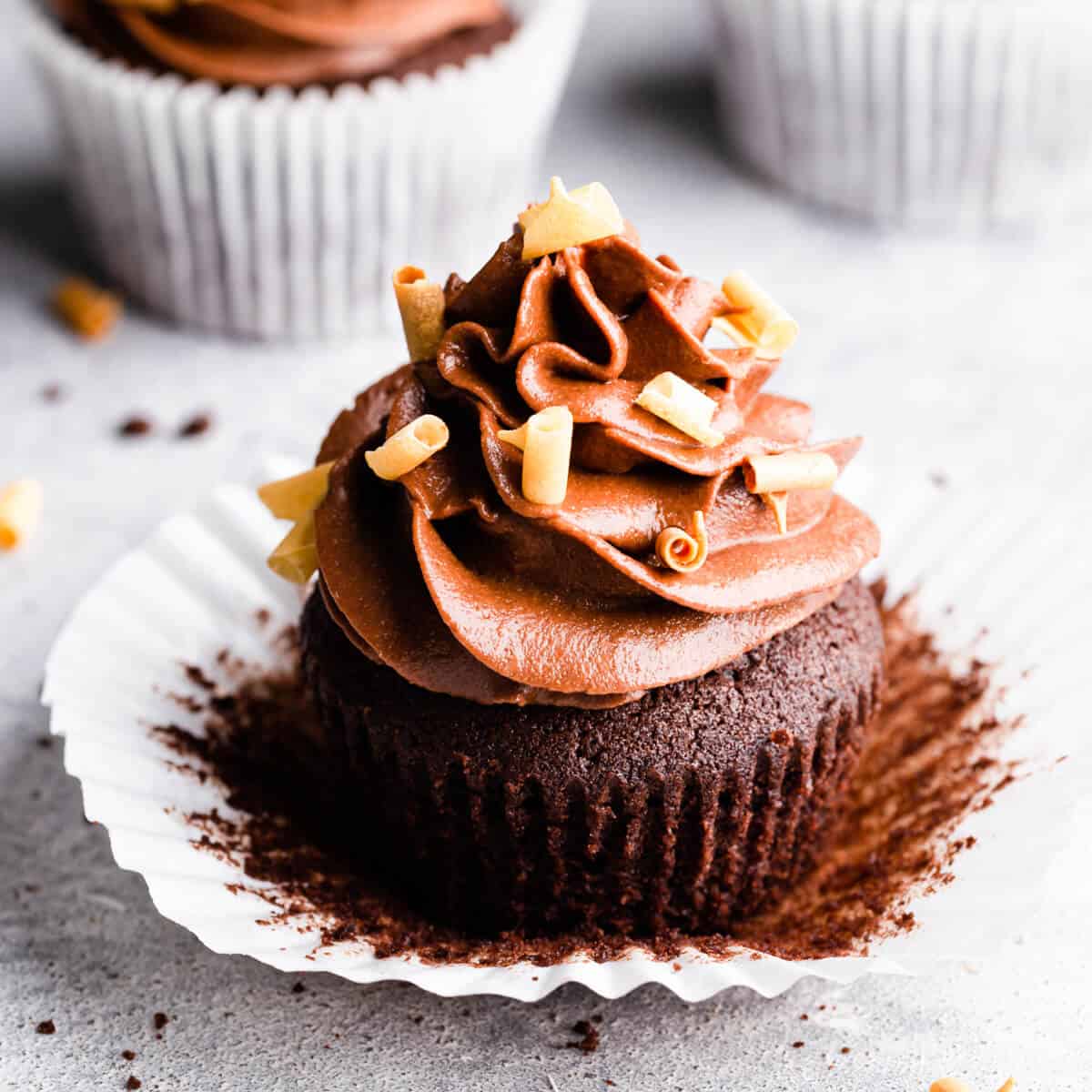 Chocolate Cupcake Recipe from Scratch - The Busy Baker