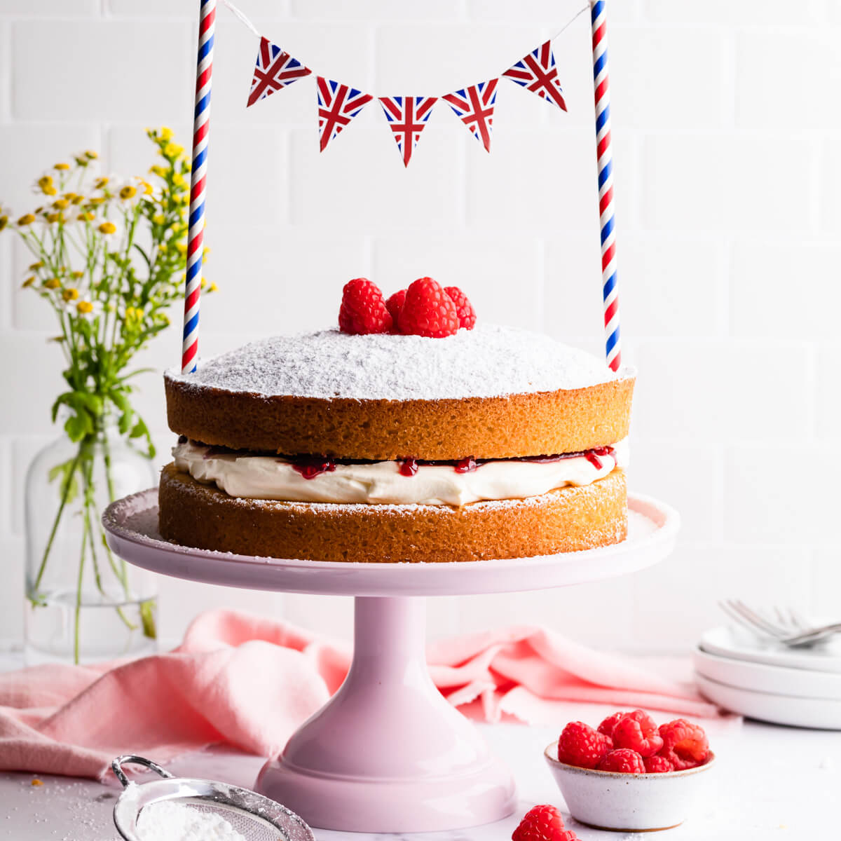 Irresistibly Easy Victoria Sponge Cake [Recipe] – Foods by Marta